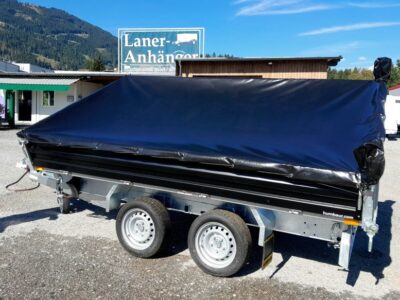 Humbaur Dreiseitenkipper 3500.31 mit schwarzen Stahlbordwänden und Plane Laner Anhänger