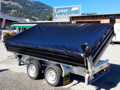 Humbaur Dreiseitenkipper 3500.31 mit schwarzen Stahlbordwänden und Plane Laner Anhänger