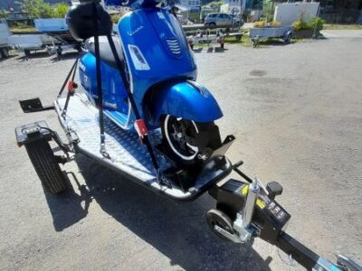 Lorries Motorradanhänger MT-1 mit Vespa Laner Anhänger