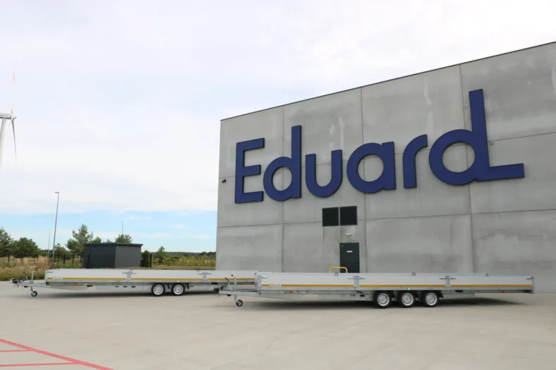 Eduard HL ab 806x220cm mit 3500kg Laner Anhänger