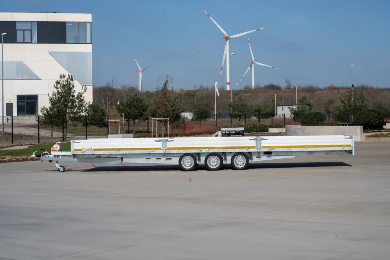 Eduard HL ab 806x220cm mit 3500kg Laner Anhänger
