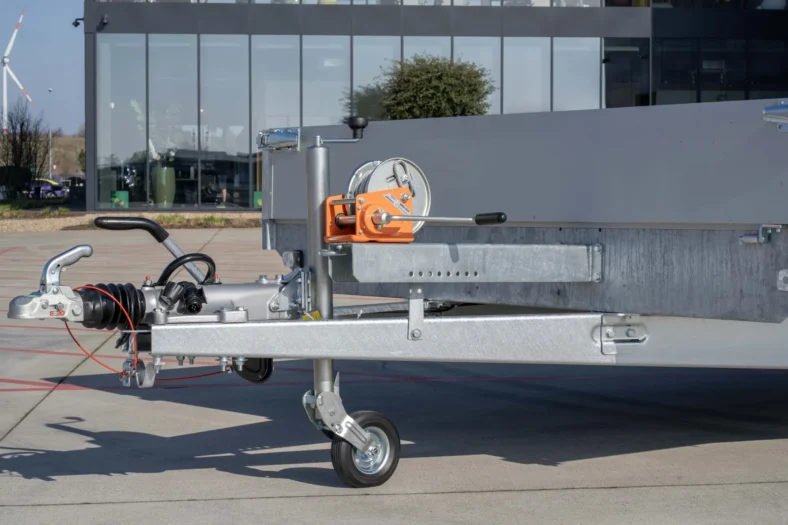Eduard HL ab 806x220cm mit 3500kg Laner Anhänger