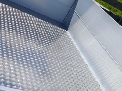 Aluminiumriffelblech bei Laner Anhänger