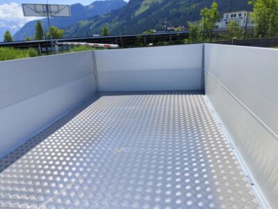 Aluminiumriffelblech bei Laner Anhänger