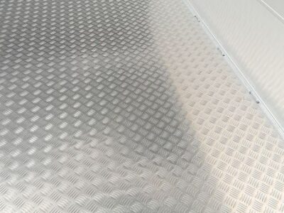 Aluminiumriffelblech bei Laner Anhänger