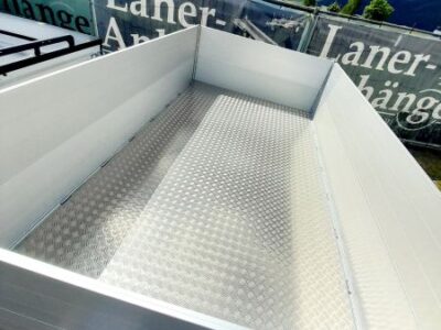 Aluminiumriffelblech bei Laner Anhänger