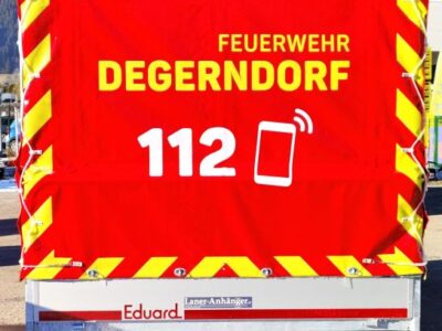 Eduard HL 311 x 200 - 2700kg mit beschriftetem Planenaufbau Laner Anhänger