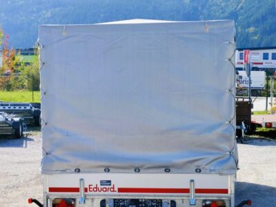 neuwertiger Eduard Hochlader mit grauem Planenaufbau mit Schiebeplane Laner Anhänger
