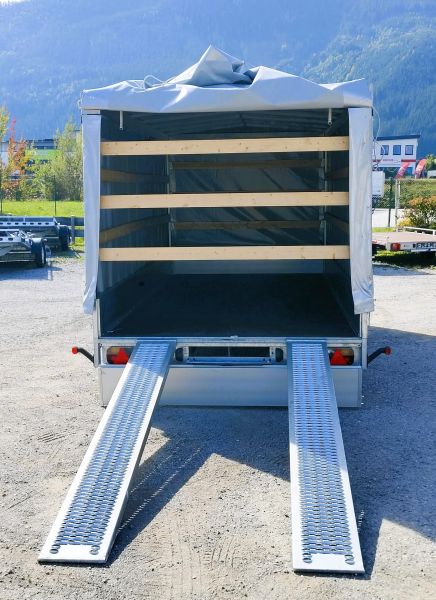 neuwertiger Eduard Hochlader mit grauem Planenaufbau mit Schiebeplane Laner Anhänger